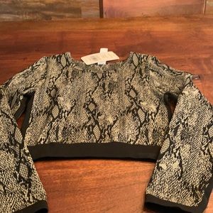 Soft/stretch and super comfy fabletics top